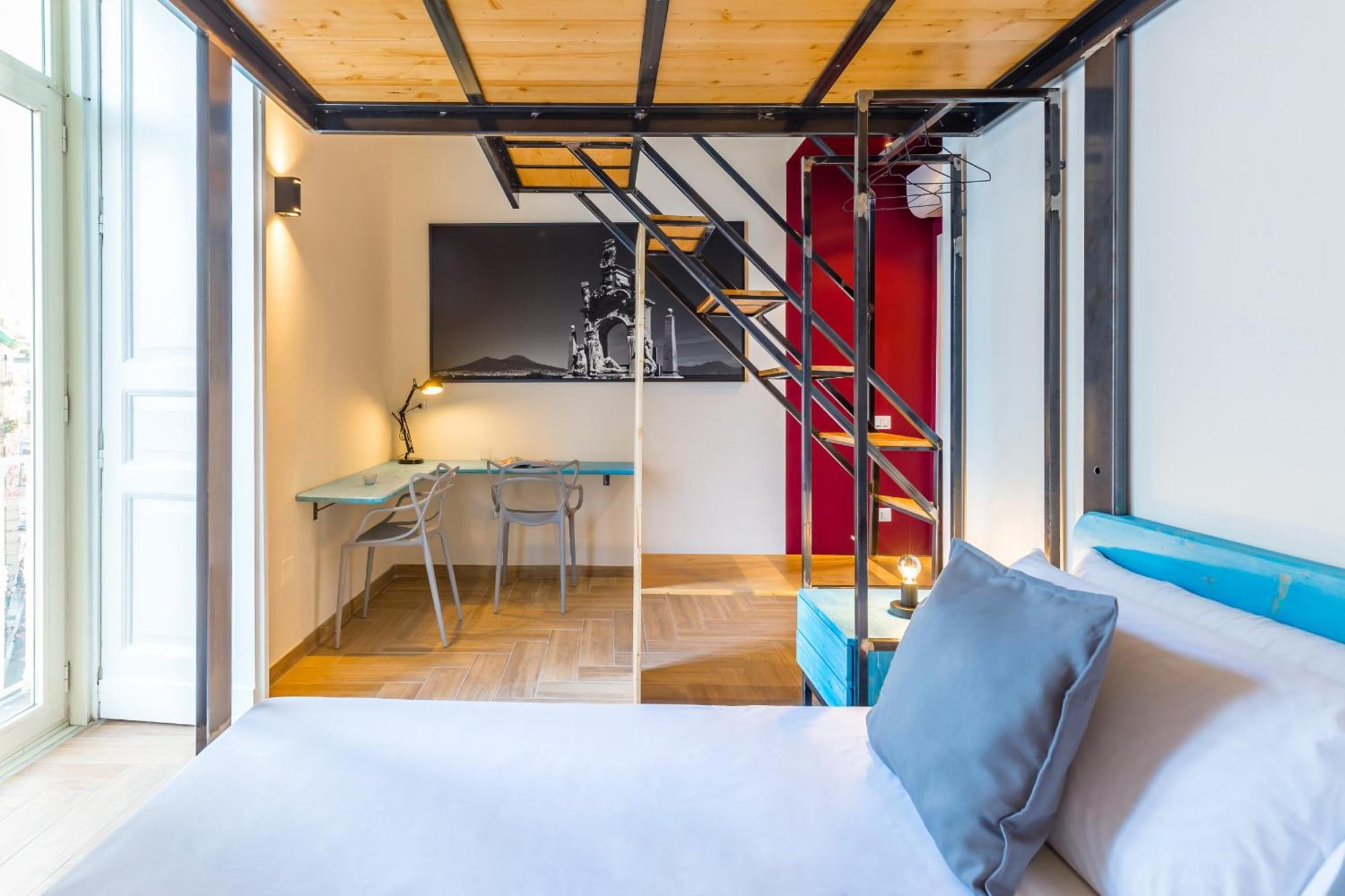 Central Station Housing By Wonderful Italy * Neapel